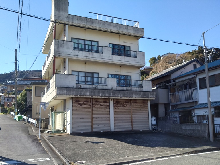 静岡県伊東市湯川 の物件情報です。